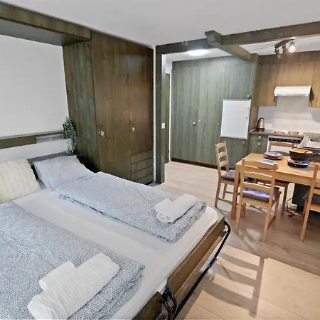 Renove A Cote Des Pistes