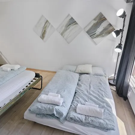 Renove A Cote Des Pistes *