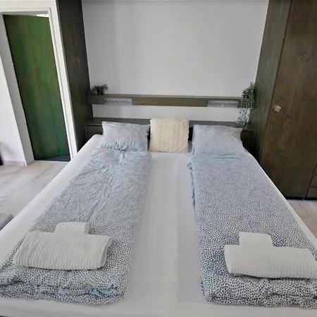 Renove A Cote Des Pistes *